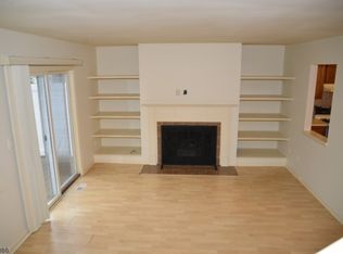 19 Carriage Ln #19, Newton, NJ 07860