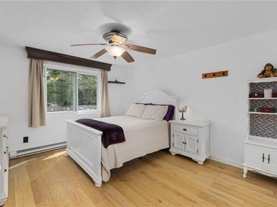 130 Pilgrim Pkwy APT 5, Warwick, RI, 02888