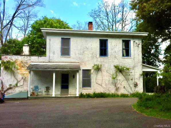 225 Barrytown Rd, Red Hook, NY 12507