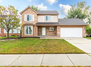 2465 Woodmont Dr E, Canton, MI
