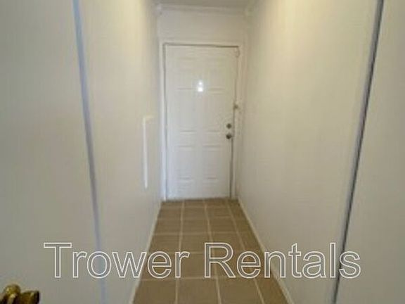 4th image of 104 Cedar Ave APT B