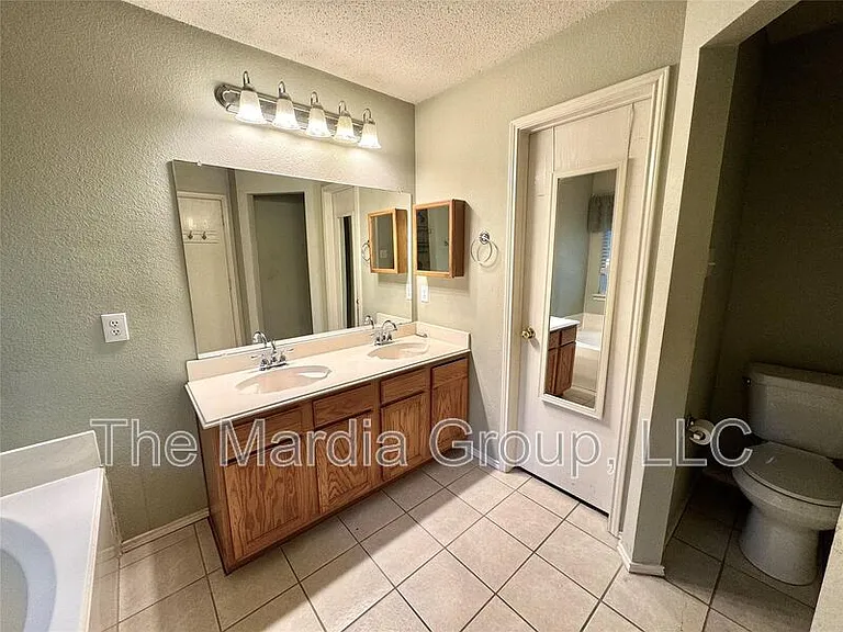 1012 Margaret Dr — Photo 9