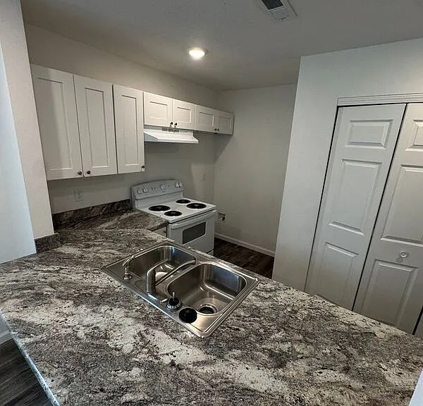 1618 W Scott St #A — Photo 5