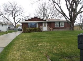 2820 Crestview Park Dr, Racine, WI 53402