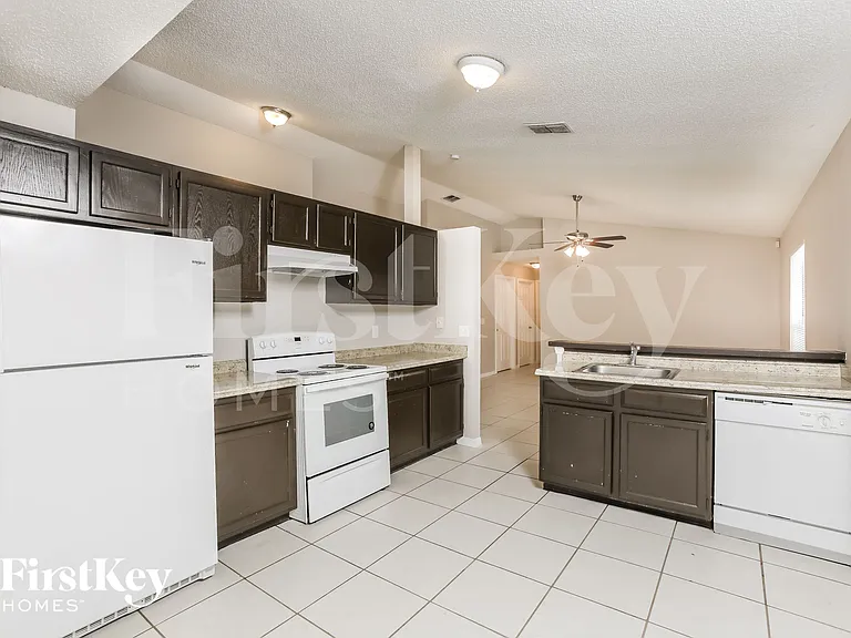 7466 Groveoak Dr — Photo 6