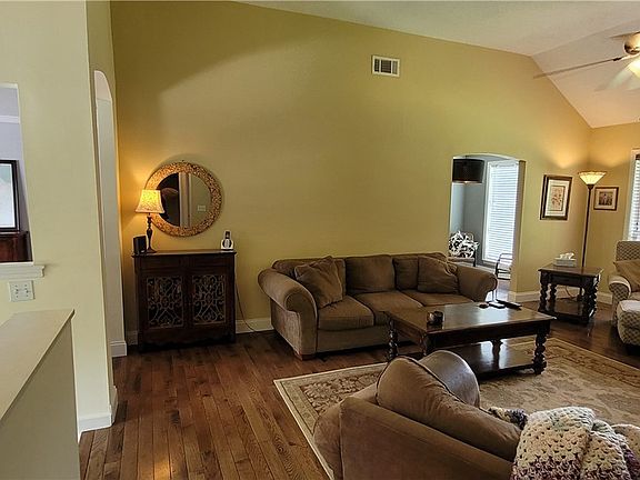 4th image of 125 Vickery Lane