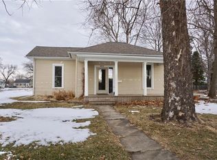 903 E Court Ave, Winterset, IA 50273