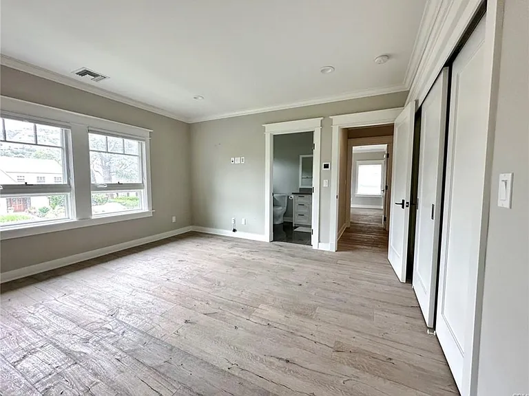 1616 N Ogden Dr — Photo 32