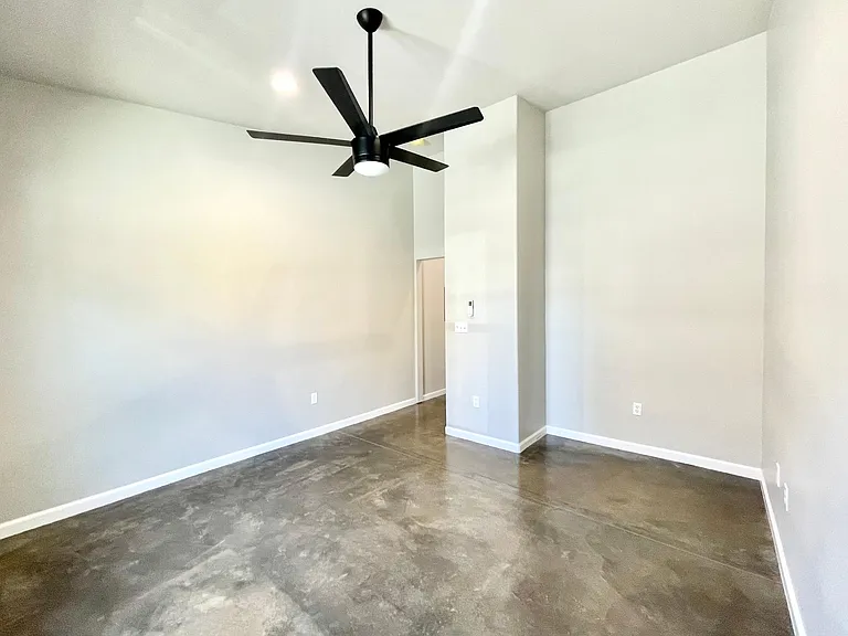 720 N Walnut St #13 — Photo 13