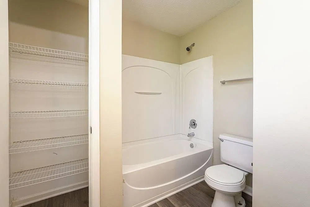 3 bed, 1200 sqft, $1,645 — Photo 4
