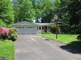 3 Beechwood Ln, Yardley, PA 19067