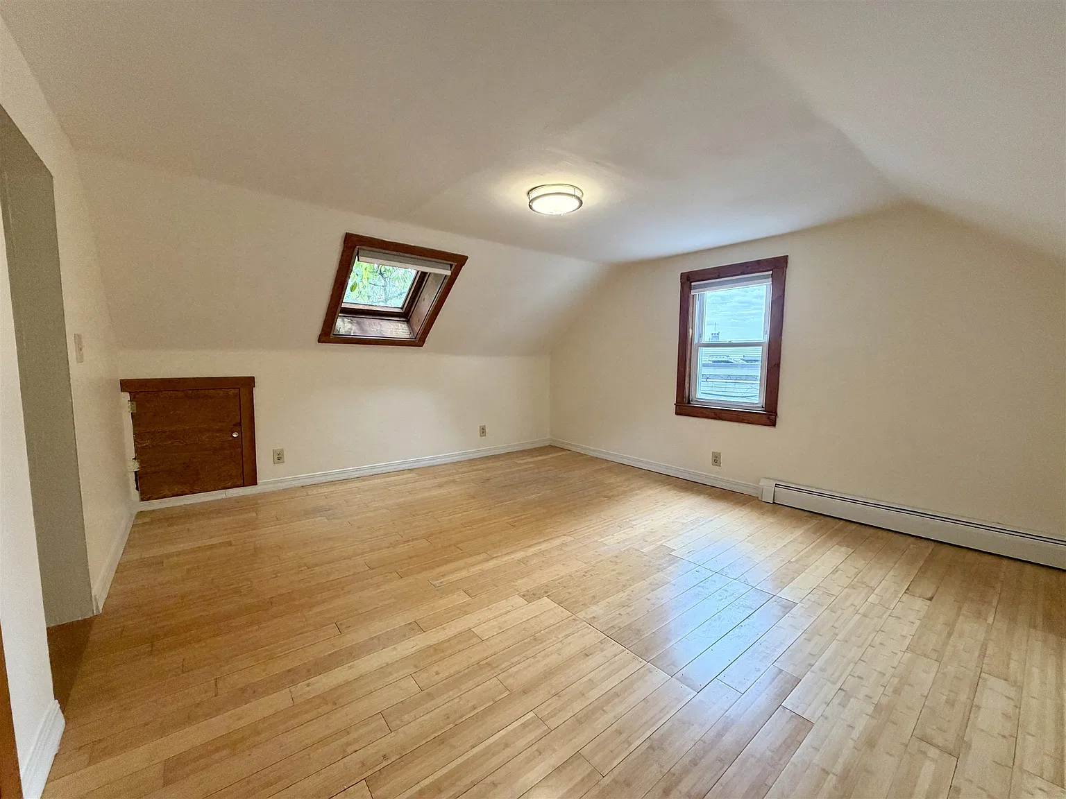 4 bed, 1050 sqft, $4,100 — Photo 4