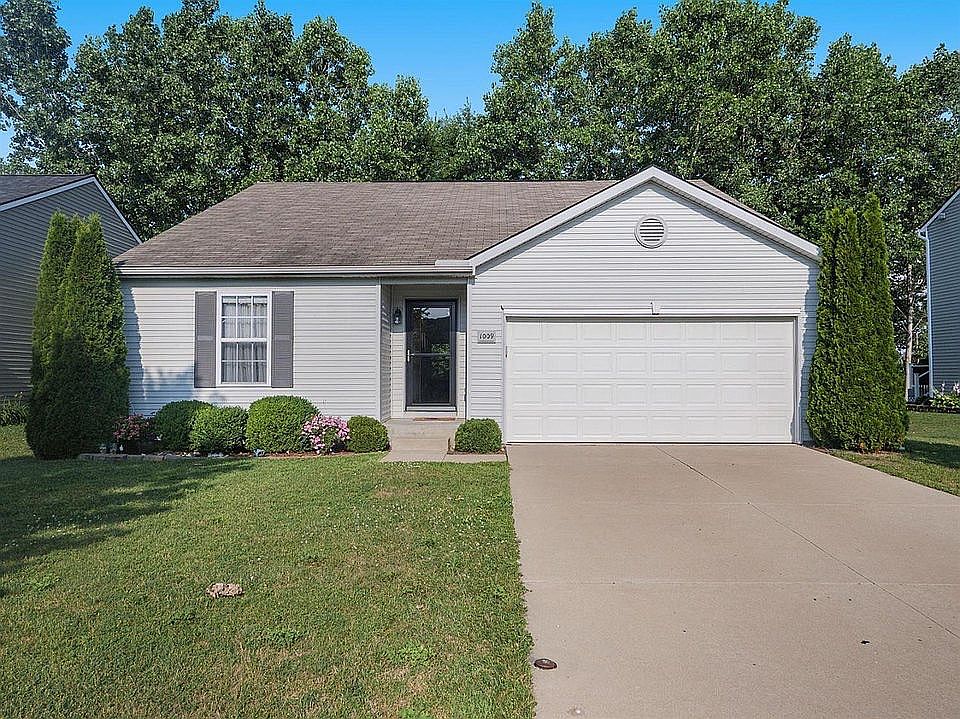 1st image of 1009 Primrose Ln