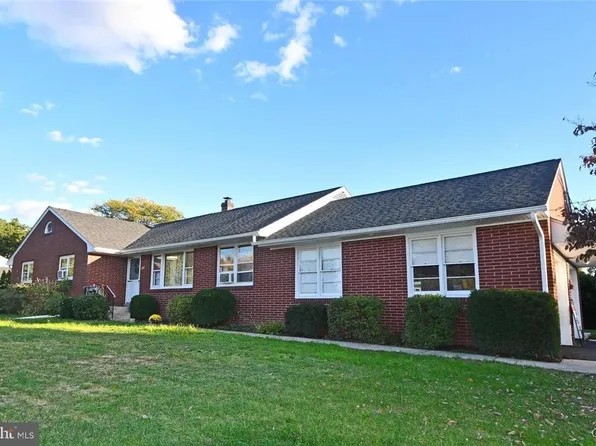 272 Hilltop Rd, Coopersburg, PA 18036