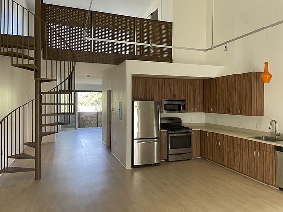 5th image of 915 Olive St APT 202