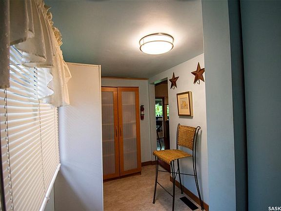 2nd image of 106 Nicoll AVENUE