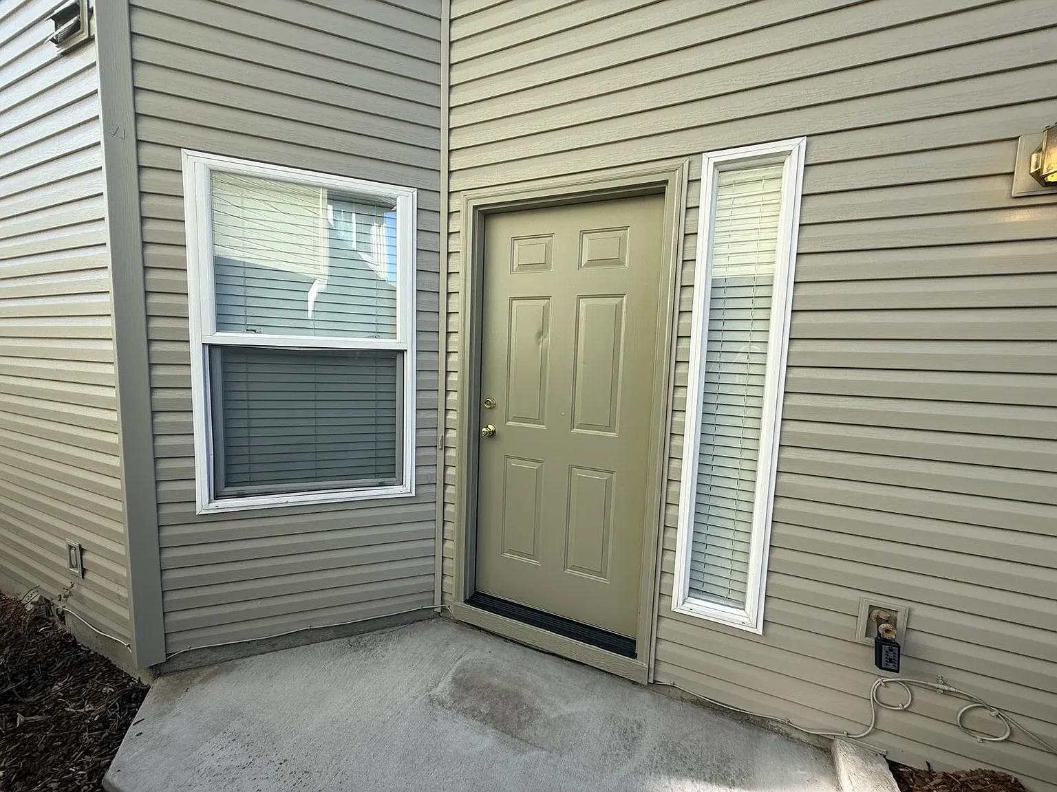2 bed, 2.5 bath, 1230 sqft, $1,995 — Photo 2