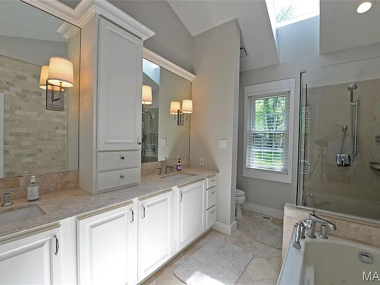 1306 S Geyer Rd — Photo 19