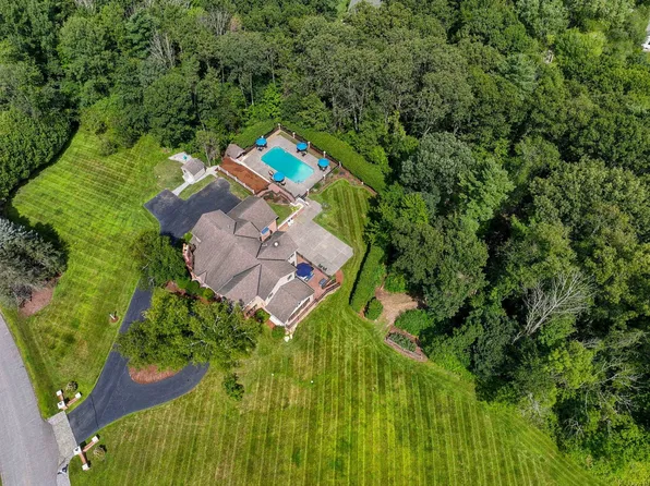 3 Burleigh Terrace, Bedford, NH 03110