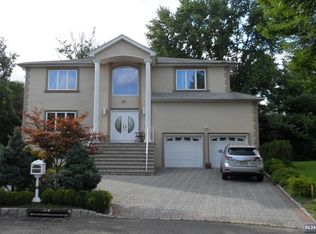 125 Davis Dr, River Edge, NJ 07661