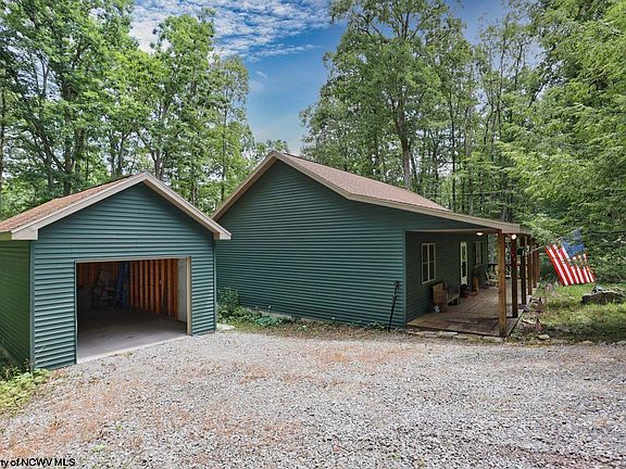 4th image of 644 Pine Dr