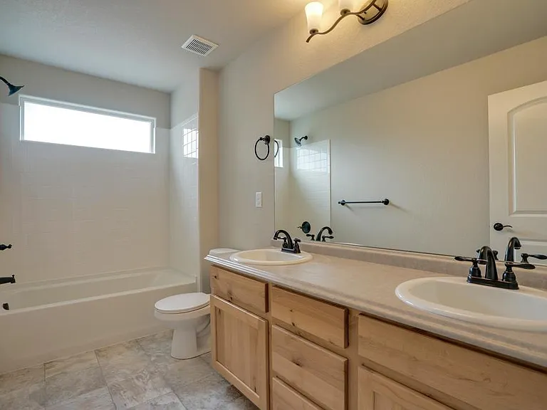 1525 Heirloom Dr — Photo 33
