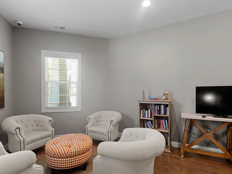 Mount Victor Olde Towne Luxury Apartments — Photo 6
