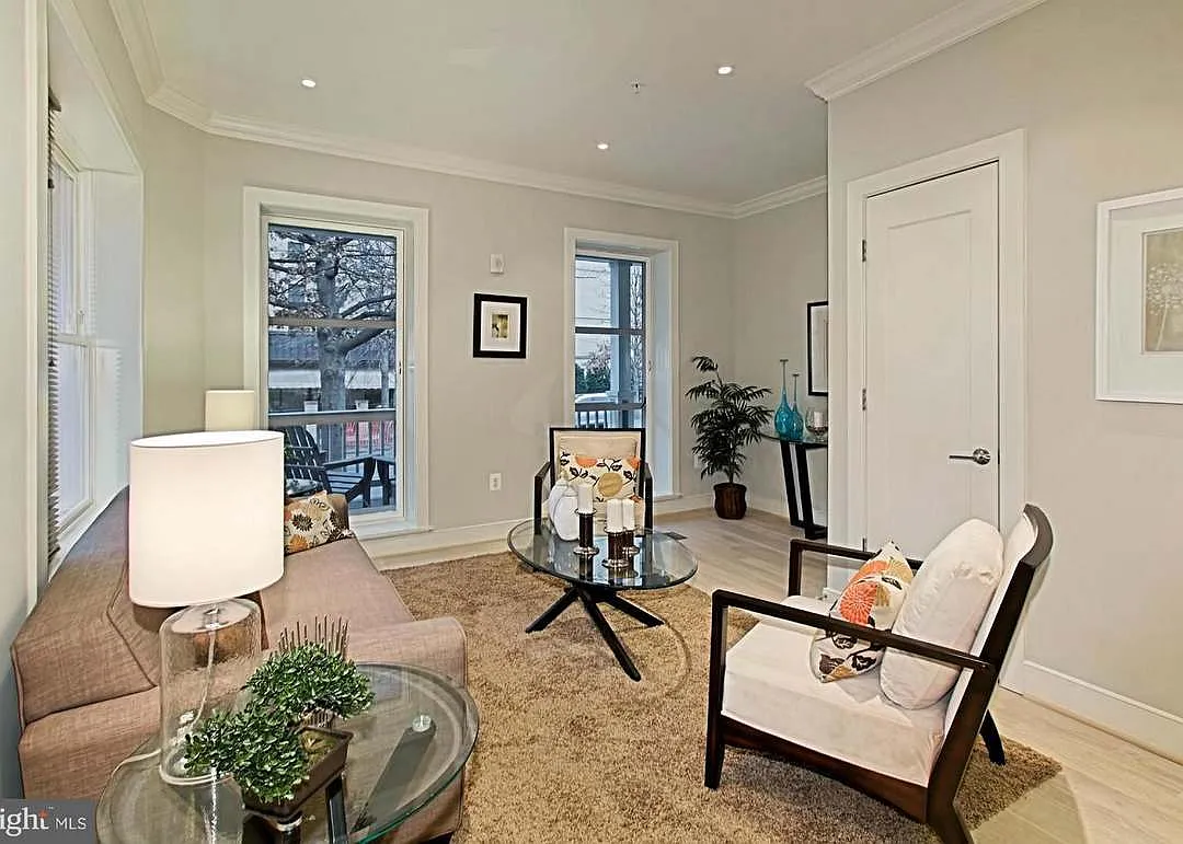 2142 O St NW — Photo 2