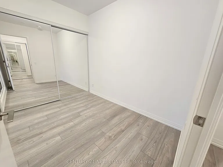 400 King St W #712 — Photo 6