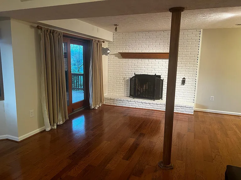 685 Shore Rd — Photo 23