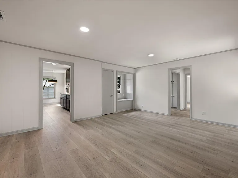 1711 S Main St — Photo 10
