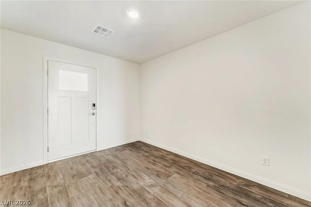 3 bed, 2.5 bath, 1847 sqft, $2,470 — Photo 4