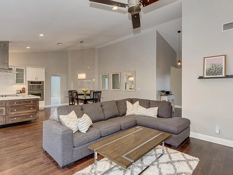 6218 E Waltann Ln — Photo 8