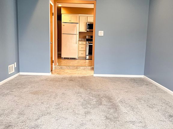 5th image of 19 E Tenafly Ave #1