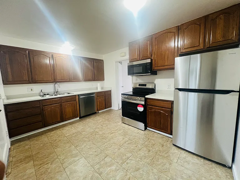 611 Kiely Blvd — Photo 7