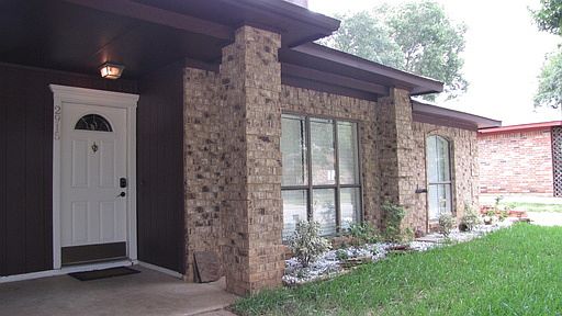 3rd image of 2915 Gray Oak Dr