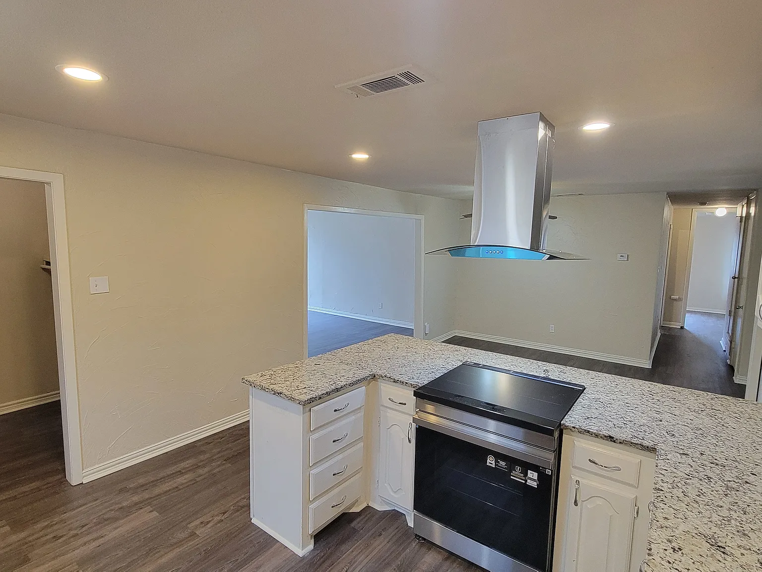 3 bed, 1745 sqft, $2,395 — Photo 4