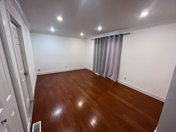 3rd image of 2331 Bainbridge Ct