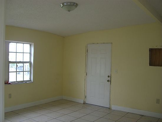 4th image of 1469 NW 8th Ave