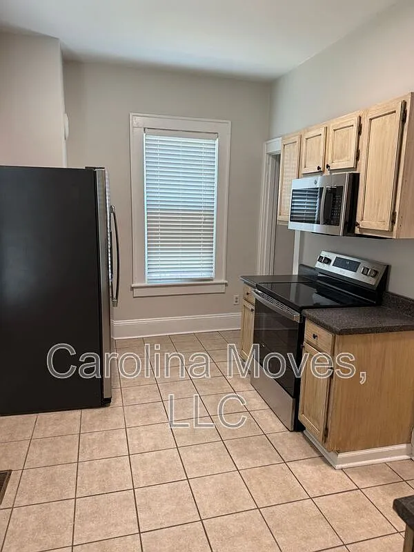 4 bed, 2.5 bath, 2336 sqft, $2,495 — Photo 4