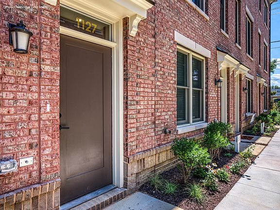 Enjoy a close-knit, walkable neighborhood.