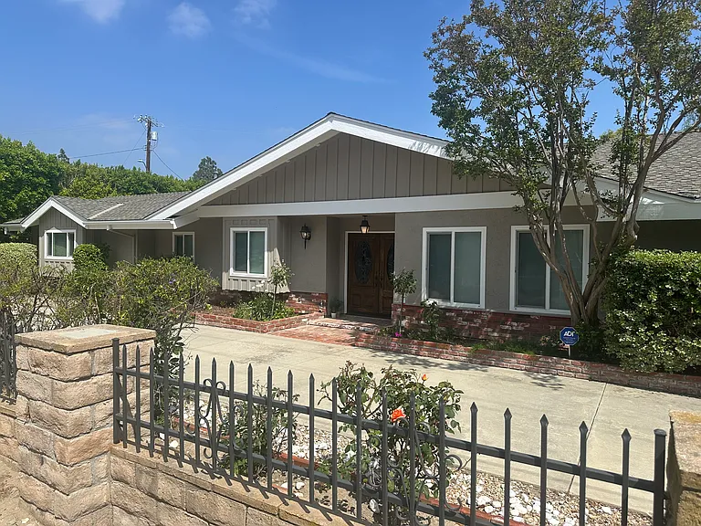 10126 Valley Circle Blvd — Photo 3