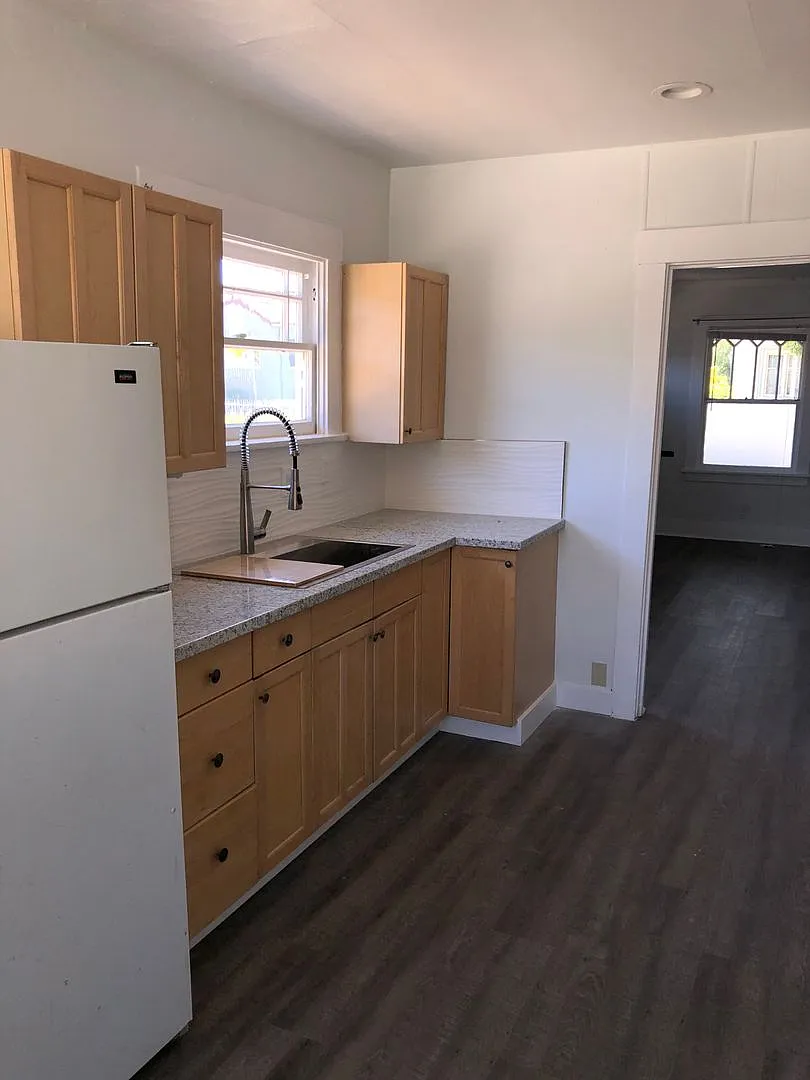 Quaint 2 BR/1BA House near downtown Martinez-Rent $2700.00 (1835 Estudillo St, Martinez) — Photo 4
