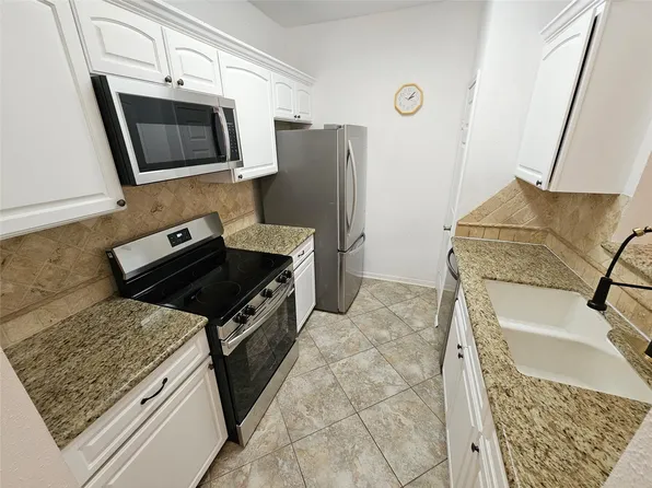 9800 Pagewood Ln APT 2404, Houston, TX 77042