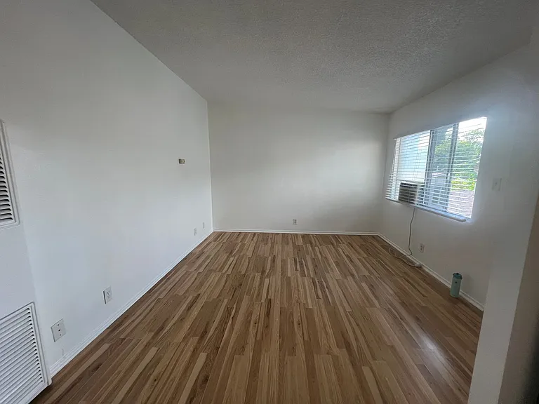 Glendale Terrace Apartments - AC Townhomes LLC — Photo 10