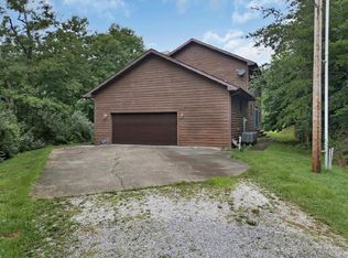 201 Pebble Dr, Van Lear, KY 41265