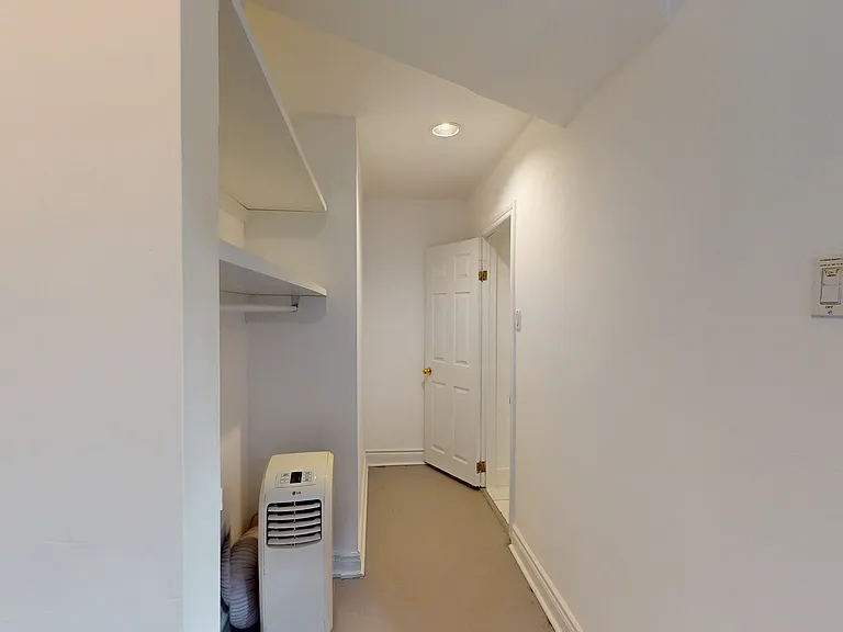 21 Rusholme Park Cres #BASEMENT — Photo 3