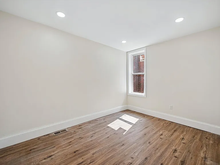 5618 Malcolm St — Photo 15