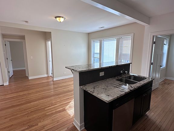 3rd image of 5620 N Western Ave #202