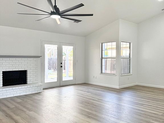 3rd image of 1321 E Buena Vista Avenue